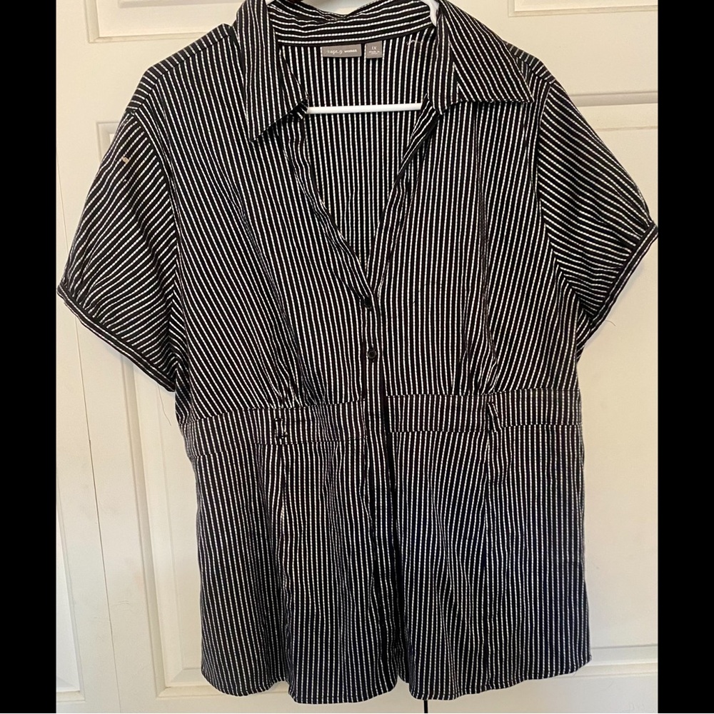 These XL beautiful like new shirts for a lunch with girls or a night out